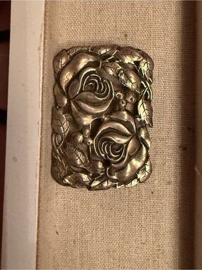 Vintage Sterling Silver Decorative Metal Rose broach in Antique Silver